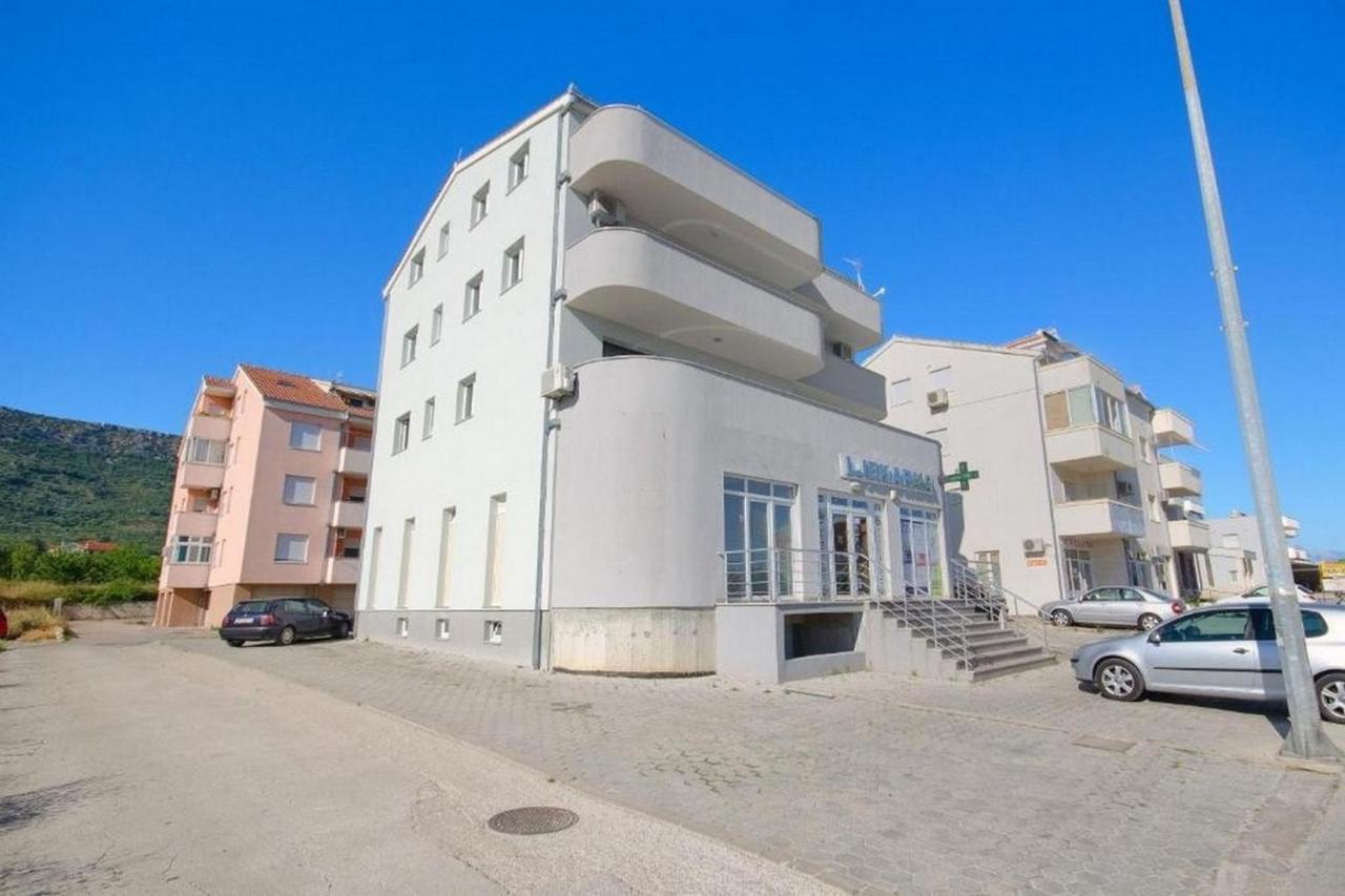 Apartments With A Parking Space Kastel Kambelovac, Kastela - 21372 Exterior foto